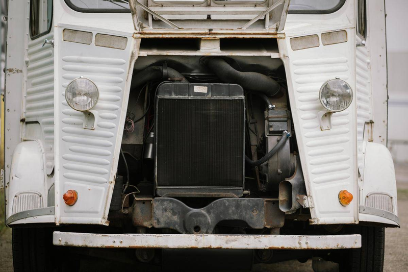 Illustration for article titled This Collapsable Citroën HY-Van Is A Solution To A Problem You'll Pretend To Have Just To Own It